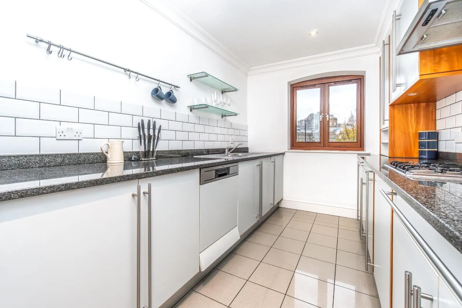 Lovely 2 Bedroom By The Docks Londyn 0*,